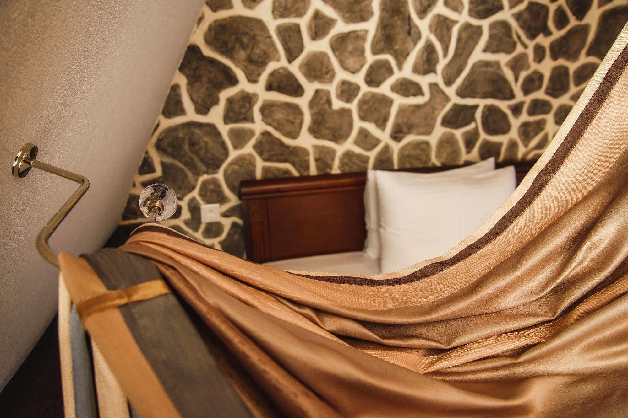 Promenade Park Hotel Shymkent Eksteriør billede