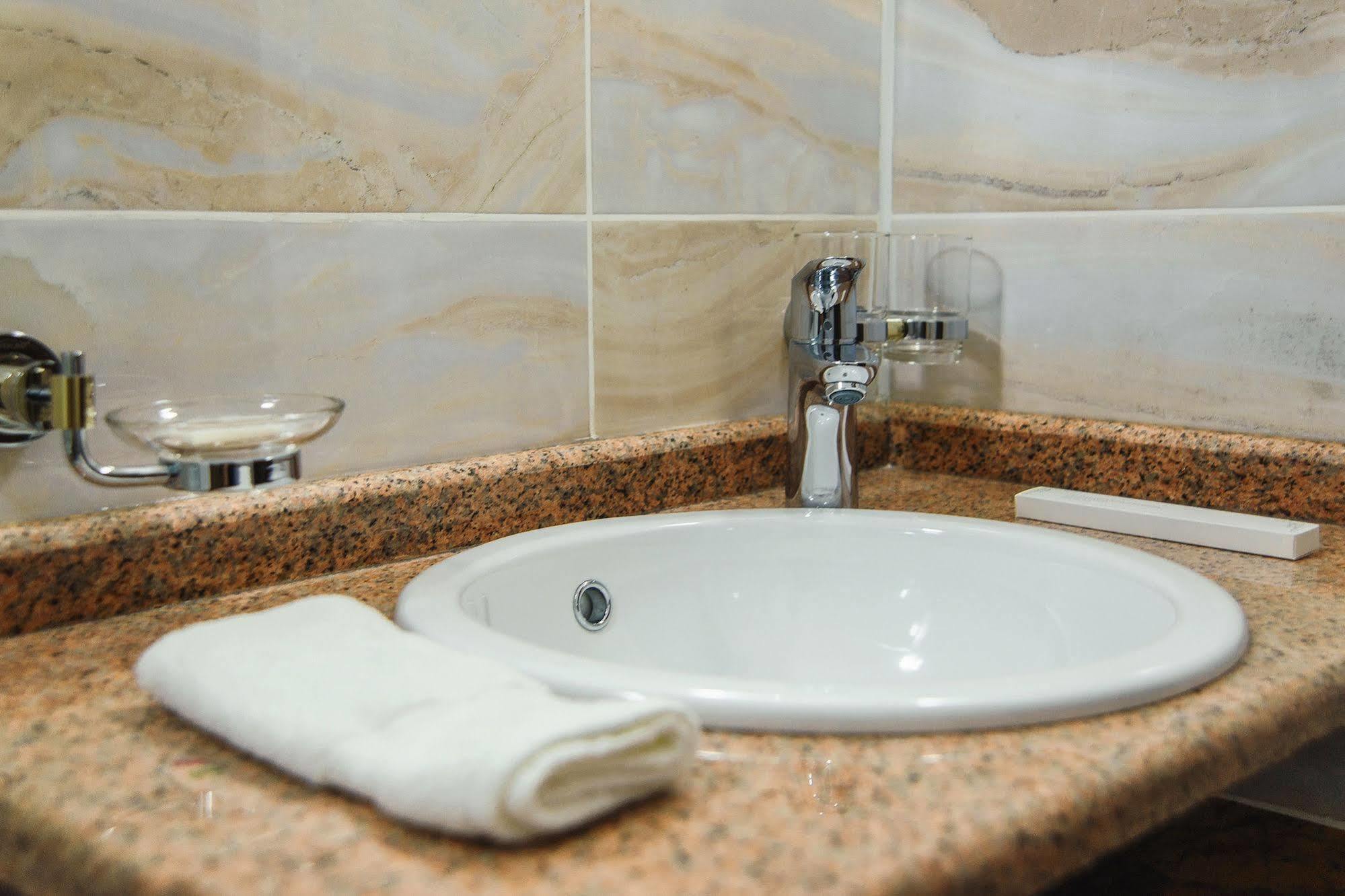 Promenade Park Hotel Shymkent Eksteriør billede