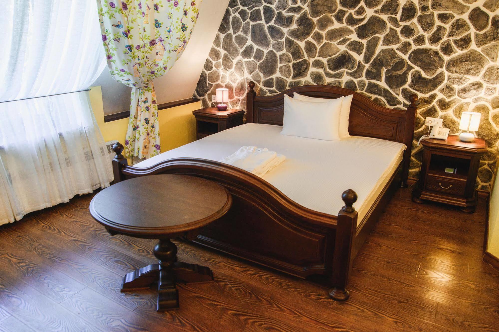 Promenade Park Hotel Shymkent Eksteriør billede